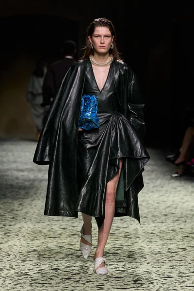 Look 49